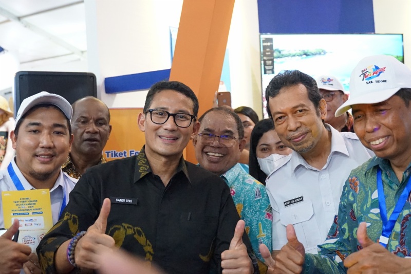 Menparekraf Sandiaga Uno di booth ASDP di Sail Tidore