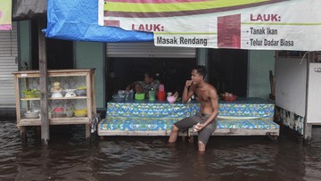 Ribuan warga Kalimantan Selatan dan Tengah terdampak banjir imbas hujan deras serta luapan sungai (ANTARA FOTO/Makna Zaezar)