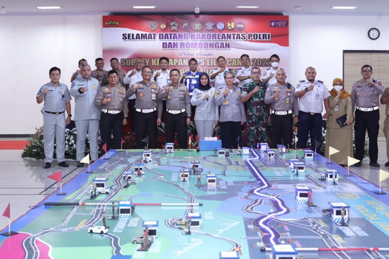 Jasa Raharja bersama Korlantas Polri melakukan survei jalur dan pengecekan kesiapan pengamanan Operasi Lilin Candi jelang libur Natal 2022 dan Tahun Baru 2023 (Nataru), pada Senin-Selasa (28-29/11/2022). Foto: istimewa.