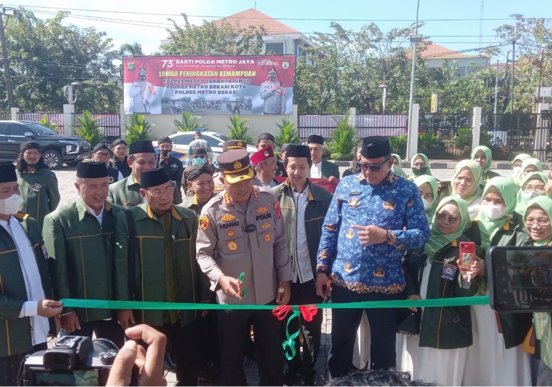 Jalin Kemitraan dalam meningkatkan soliditas Dai Kamtibmas Polres Metro Bekasi Kota, Polres Metro Bekasi Kota dan Pemkot Bekasi memberangkatkan Dai Kamtibmas Polres Bekasi Kota melaksanakan Ziarah wisata religi ke Pamijahan, Tasikmalaya, Panjalu, Ciamis dan Polres Garut pada 29-30 November 2022. Foto: istimewa.