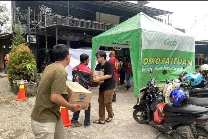 Ilustrasi - Posko donasi Gempa Cianjur GRAB dan OVO di Cianjur, Jawa Barat. ANTARA/HO.