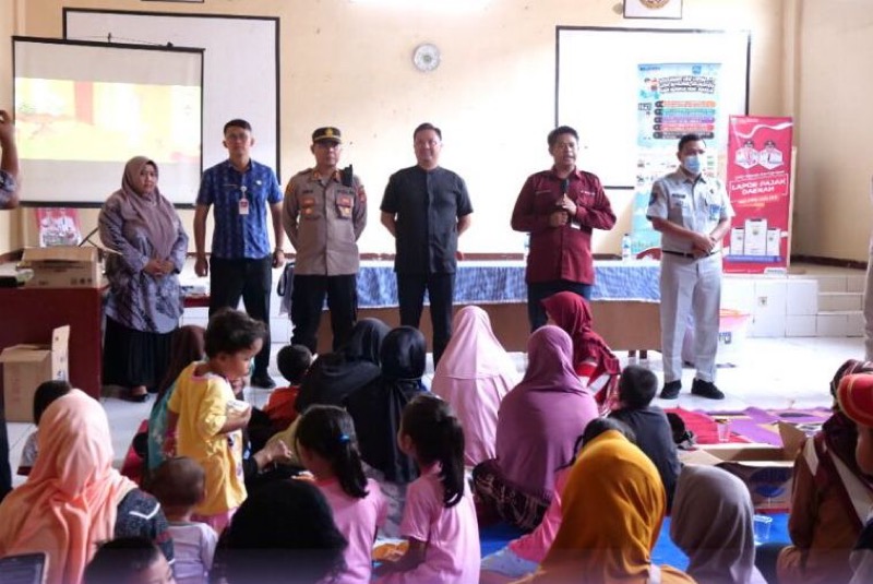 PT Jasa Raharja bersama Badan Pendapatan Daerah Provinsi Jawa Barat mengadakan pemeriksaan dan pengobatan gratis bagi para pengungsi akibat dampak gempa di Kabupaten Cianjur. Foto: istimewa.