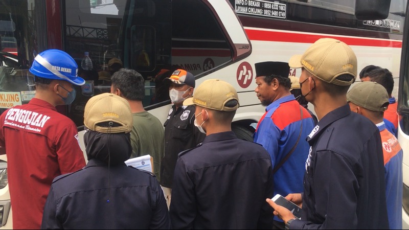 Pemeriksaan kelaikan bus Primajasa di Terminal Kota Bekasi, Jumat (9/12/2022). Foto: BeritaTrans.com.