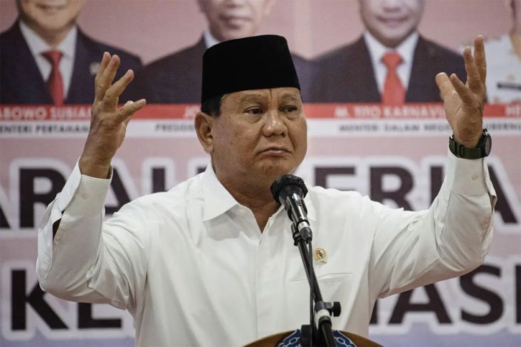 Menhan Prabowo Subianto saat menghadiri penutupan Rakernas dan Rapimnas Persatuan Perangkat Desa Indonesia (PPDI) di Wisma Atlet Jakabaring, Jakabaring Sport City (JSC), Palembang, Sumatera Selatan, Minggu (27/11/2022). 