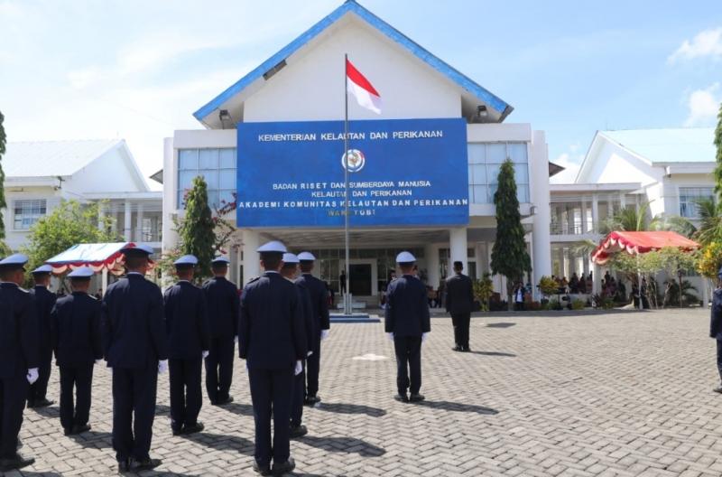 Lantik 52 Taruna/i di Wakatobi, KKP Utamakan Penerimaan Pendidikan Perikanan untuk Anak Nelayan