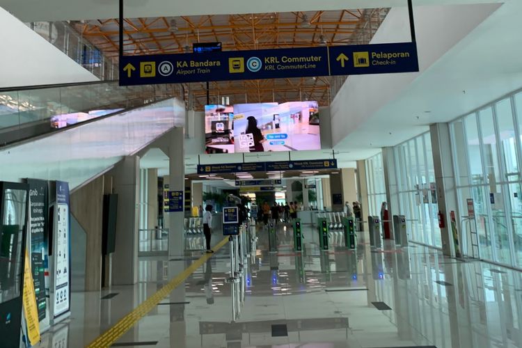 Suasana Stasiun BNI City terpantau tidak adanya penumpukan meski telah melayani perjalana KRL, Selasa (2/8/2022).(kompas.com/REZA AGUSTIAN )