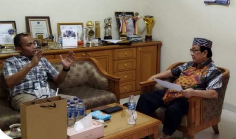 Kunjungan Kepala Perwakilan Purwakarta Anung Sigit ke PO Sinar Jaya dan diterima langsung oleh Pimpinan Perusahaan H. Rasyidin. Foto: istimewa.