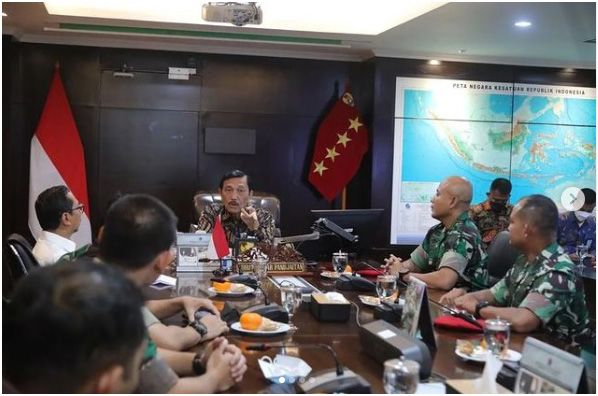 Menko Bidang Kemaritiman dan Investasi, Luhut Binsar Pandjaitan mengungkapkan tentang Tim Bravo yang berisi 14 perwira muda terbaik dari TNI. 