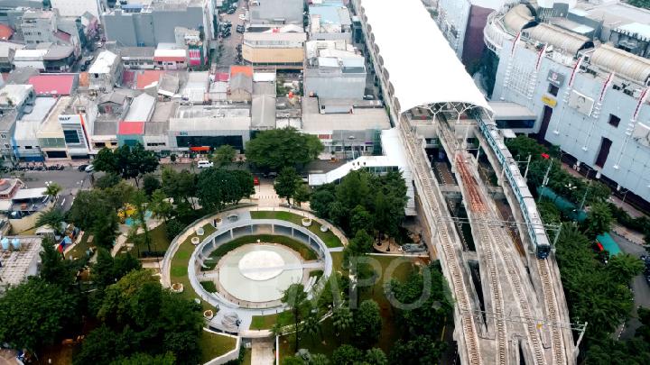 Foto udara Taman Literasi Martha Christina Tiahahu di Blok M, Jakarta, Senin, 19 September 2022.TEMPO / Hilman Fathurrahman W 