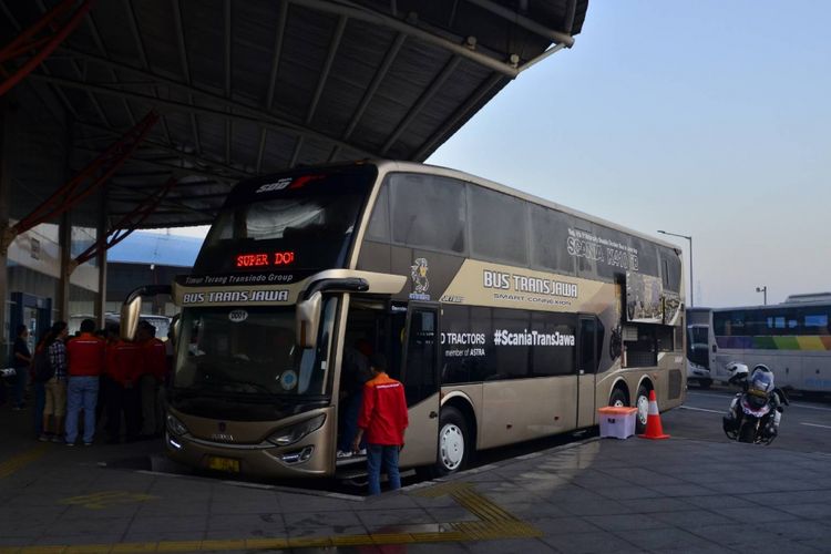 Bus trans Jawa pertama tengah menunggu penumpang di Terminal Pulogebang, Jakarta Timur, Kamis (!4/2/2019) pagi.(Dok. PO Putera Mulya Sejahtera)