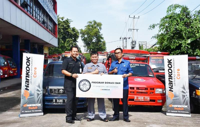 Mobil Damkar Kab. Bekasi yang sudah menggunakan passenger car radial PT Hankook Tire Indonesia./foto:istimewa/hankook