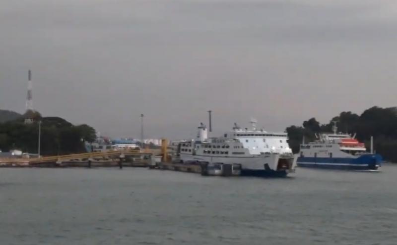 Kapal di Pelabuhan Merak.(Ist)