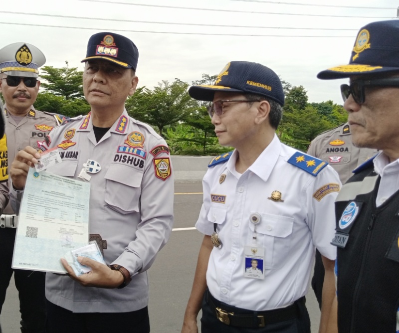 Berkas bus pariwisata yang tak sesuai