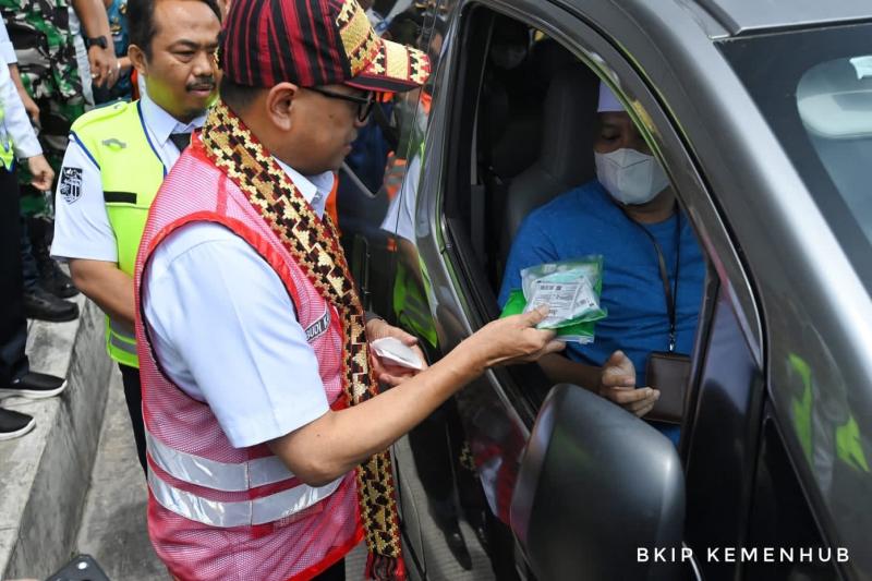 Menhub sapa pengguna jasa di Pelabuhan Penyeberagan