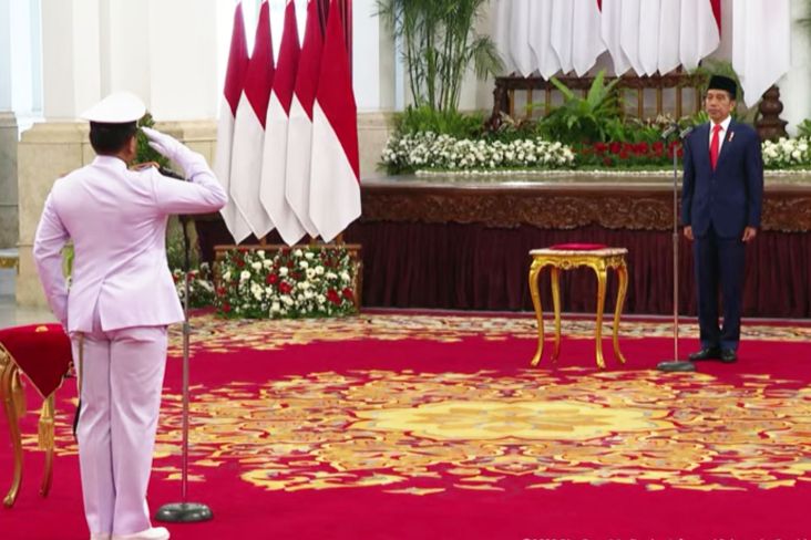 Presiden Jokowi melantik Laksamana Madya Muhammad Ali sebagai Kepala Staf Angkatan Laut (KSAL). Pelantikan ini digelar di Istana Negara, Rabu (28/12/2022). 