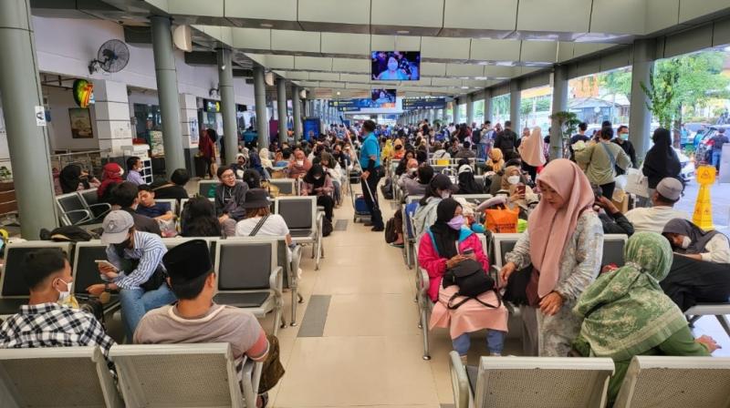 KAI Daop 1 Jakarta mencatat terdapat sekitar 38.700 tiket terjual untuk keberangkatan pada Jumat (30/12/2022). Data tersebut dikatakan masih akan terus meningkat, mengingat penjualan tiket masih berlangsung.