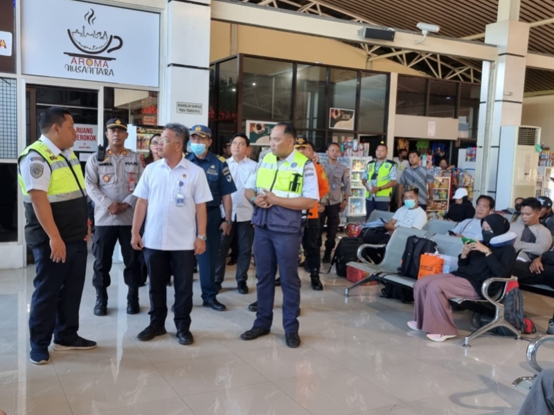 Tinjauan Sesjen Kemenhub di Manokwari dan Bandara Rendani