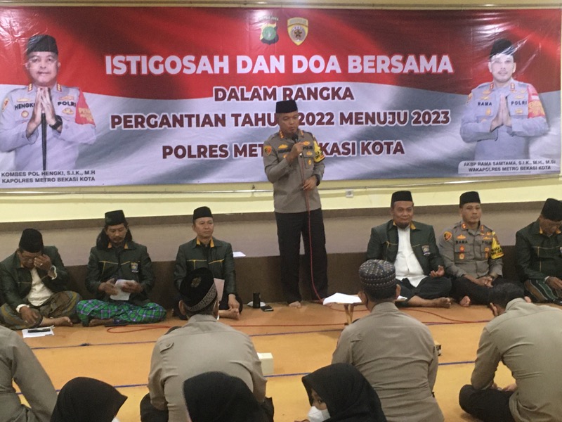 Sambut Tahun Baru, Polres Metro Bekasi Kota gelar istigosah dan doa bersama, Sabtu (31/12/2022). Foto: BeritaTrans.com.