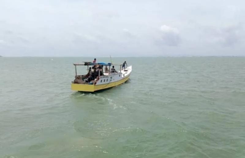 Kapal membawa lima korban selamat KM Kasman dievakuasi ke Pelabuhan Selayar, Senin,(2/1/2023).ANTARA/HO-