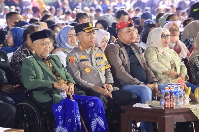 Kapolrestro Bekasi Kota, Kombes Pol Hengki bersama Plt Wali Kota Bekasi, Tri Adhianto