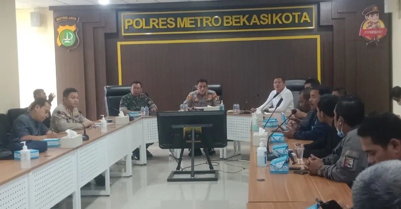Polres Metro Bekasi Kota, menggelar rapat koordinasi dalam rangka pengamanan Liga 3 di Stadion Patriot Chandrabhaga. Foto: istimewa.
