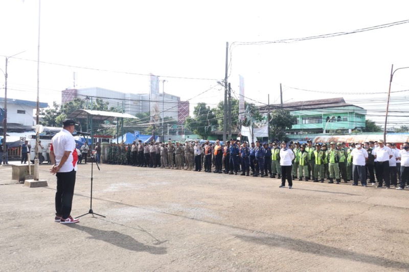 Pemkot Bekasi menggelar apel gabungan pencabutan masa PPKM di Pasar Baru Kota Bekasi. Foto: istimewa.