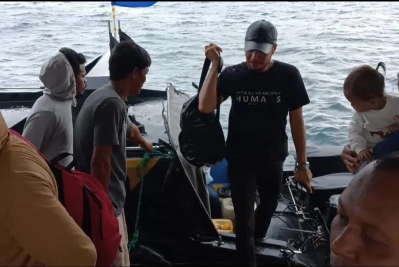 Aktivitas pelayaran antar-pulau kabupaten/kota di Malut  tidak diizinkan berlayar, kondisi gelombang tinggi dan sangat membahayakan keselamatan saat berlayar  (Abdul Fatah)
