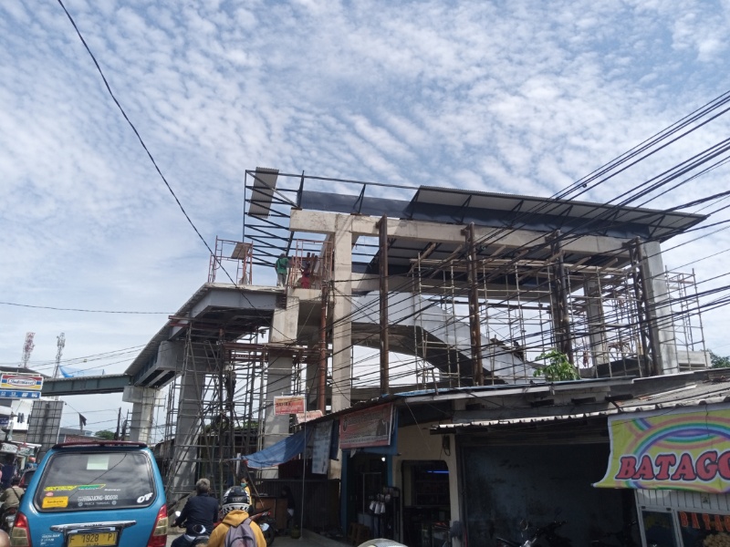 Jembatan penghubung Stasiun Bojong Gede