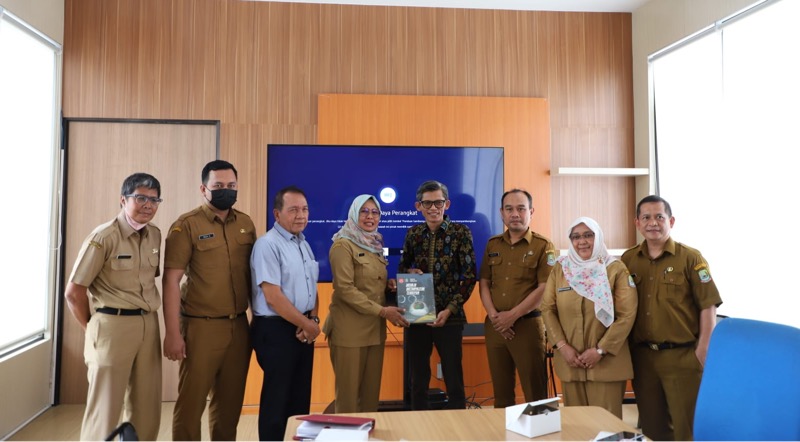 Diskominfostandi Kota Bekasi menerima kunjungan dari Komisi I DPRD Kota Metro Lampung di Ruang Rapat Lantai 2 Kantor Diskominfostandi Kota Bekasi, Senin  (9/1/2023). Foto: istimewa.