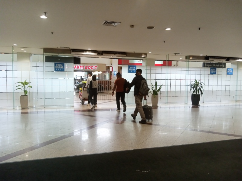 Penumpang di Bandara Juanda, Surabaya
