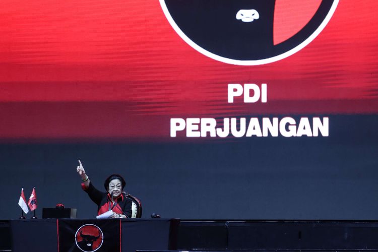 Ketua Umum Partai Demokrasi Indonesia Perjuangan (PDI P), Megawati Soekarnoputri memberikan pidato saat perayaan HUT ke-50 PDI P di JI Expo Kemayoran, Jakarta.