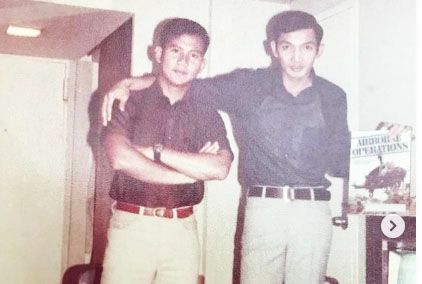Menhan Letjen TNI (Purn) Prabowo Subianto membagikan foto lawasnya saat masa-masa indah bersama Letjen TNI (Purn) Sjafrie Sjamsoeddin.