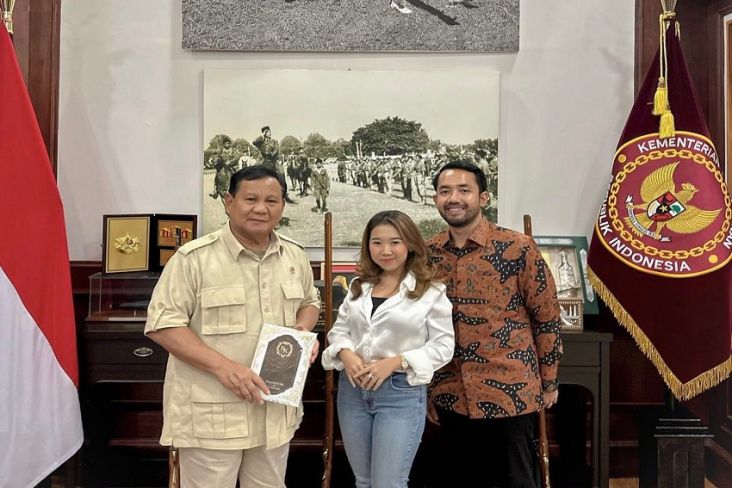 Komedian Kiky Saputri akhirnya kesampaian bertemu langsung dengan Menteri Pertahanan Prabowo Subianto. 
