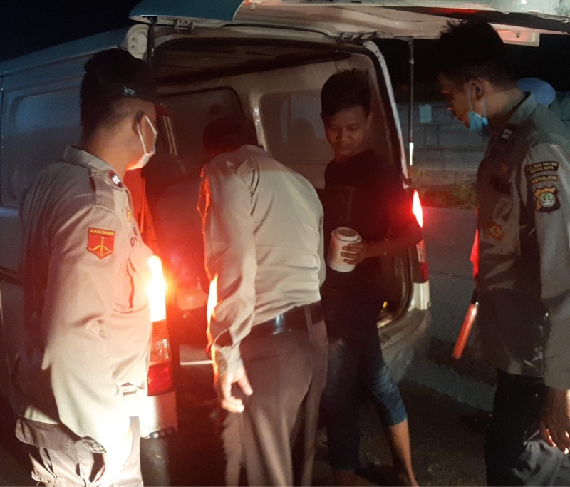 Polsek Bekasi Utara gelar Operasi Kejahatan Jalanan malam rutin untuk antisipasi gangguan kamtibmas di wilayah hukum Polsek Bekasi Utara, Senin (16/1/2023) dini hari. Foto: istimewa.