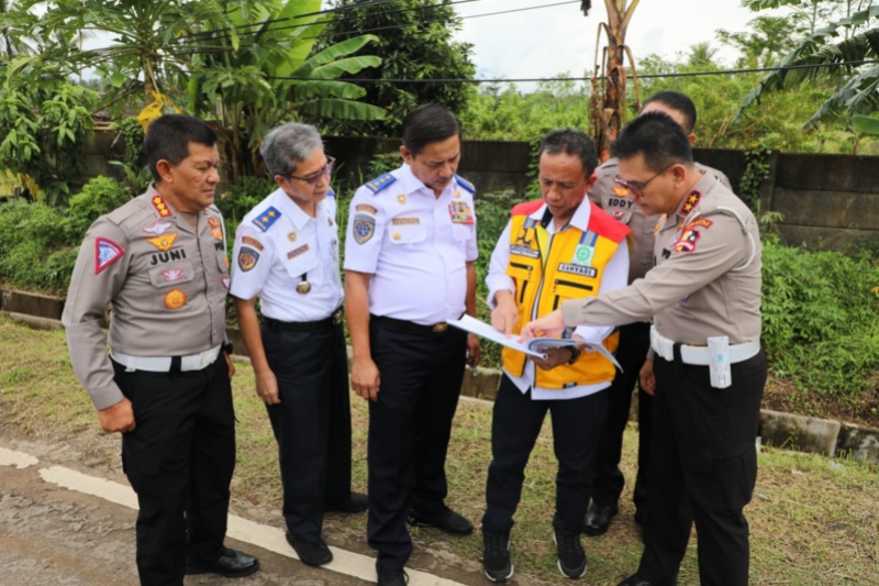 Dirjen Perhubungan Darat Hendro Sugiatno dan Tim Polri juga Kementerian PUPR