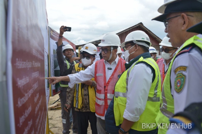 Menhub Budi Karya Sumadi di kawasan IKN, Kalimantan Timur