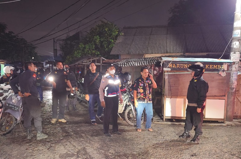 Sebanyak 32 personel gelar Operasi Kejahatan Jalanan dengan patroli keliling bersepeda motor dipimpin Kapolsek Bekasi Utara Kompol Arwan. Foto: istimewa.