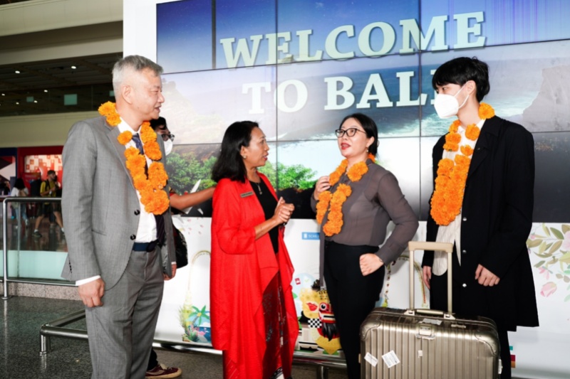 Ketibaan wisman Tikngkok di Bandara Bali