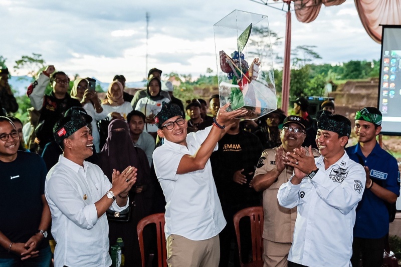 Menparekraf Sandiaga Uno saat di Desa Wisata Baros