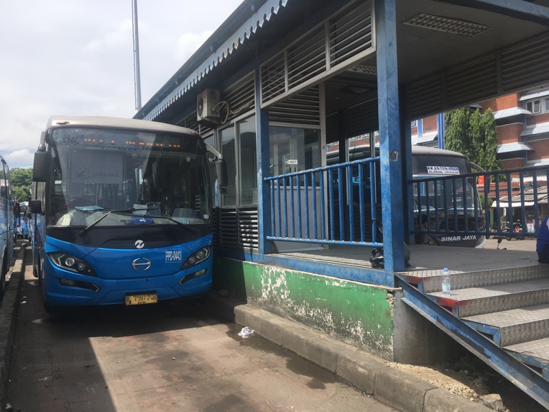 Bus Transjakarta di Terminal Induk Kota Bekasi, Selasa (24/1/2023). Foto: BeritaTrans.com.