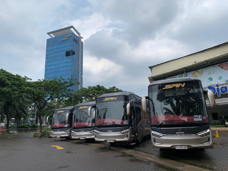 Deretan bus PO SAN siap mengaspal