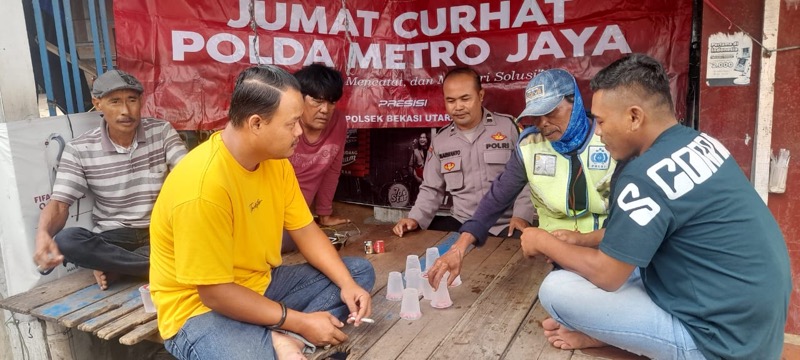 Bhabinkamtibmas Kelurahan Teluk Pucung, Aipda Sumarwanto. Foto: istimewa.