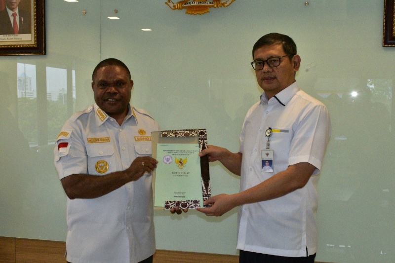 Penyerahan BMD Pemda Papua ke Kemenhub