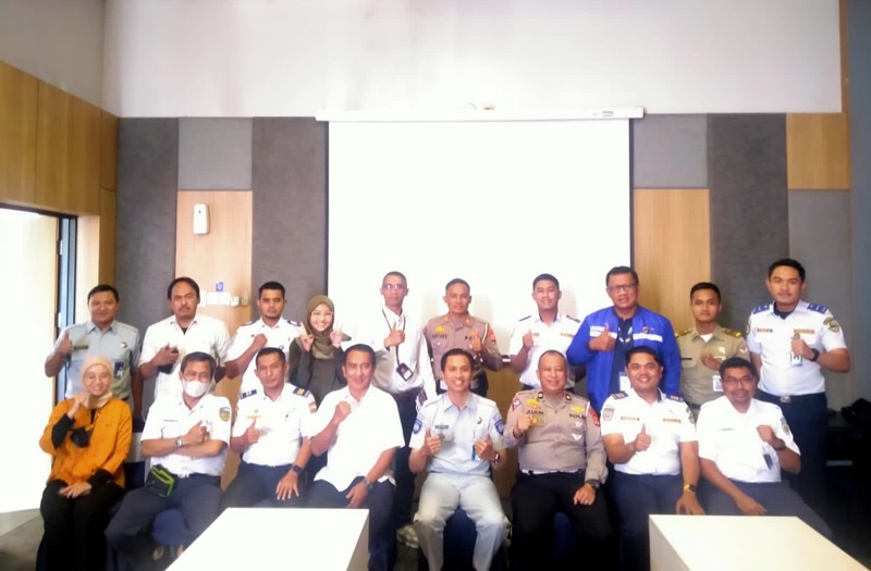Forum Komunikasi Lalu Lintas dan Angkutan Jalan (FKLLAJ) Provinsi Jawa Barat mengadakan rapat koordinasi dalam upaya untuk membahas kegiatan-kegiatan pencegahan kecelakaan secara terpadu, Kamis (26/1/2023). Foto: istimewa.