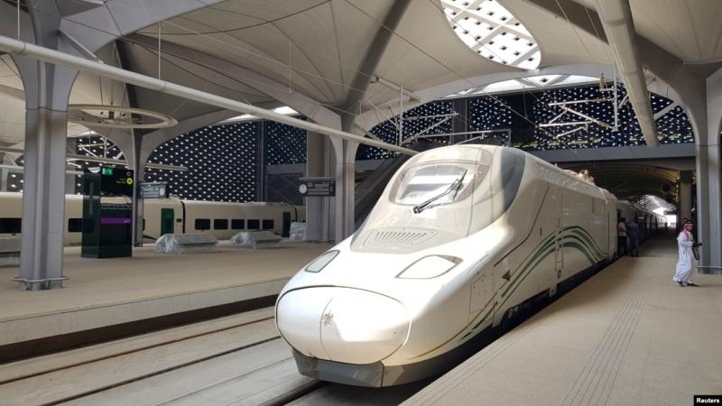 Kereta api berkecepatan tinggi di stasiun King Abdullah Economic City, dekat kota Jeddah, Arab Saudi (foto: dok).