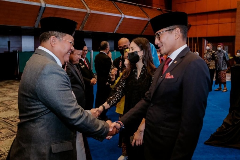 Menparekraf Sandiaga Uno salami pejabat baru di Kemenparekraf