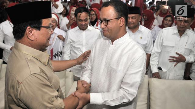 Anies bersalaman dengan Ketua Umum Partai Gerindra Prabowo Subianto.