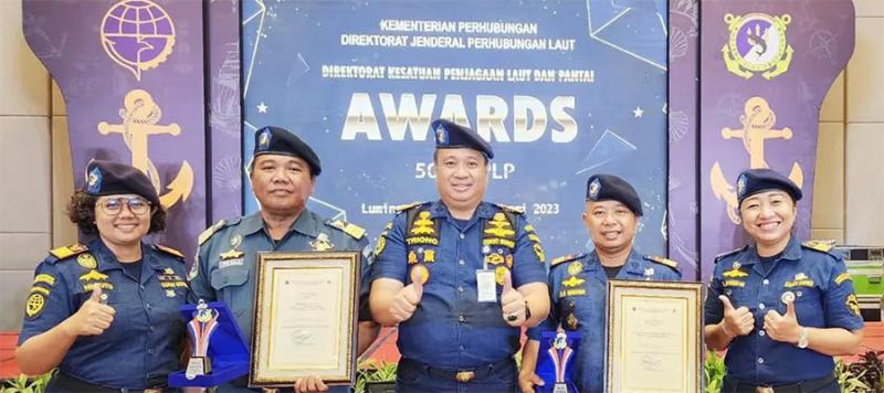 Triono (tengah), Kepala Pangkalan bersama personel Pangkalan PLP Kelas I Tanjung Priok/foto:istimewa