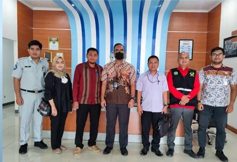 Kepala PT Jasa Raharja Perwakilan Sukabumi menerima kunjungan dari RSUD Sayang Cianjur yang diwakili oleh Bpk. M Andi Jaelani beserta staf keuangan RSUD Sayang Cianjur. Foto: istimewa.