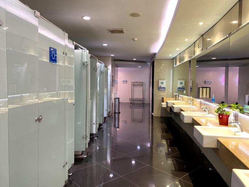 Salah satu toilet di Bandara Soetta (AP2)